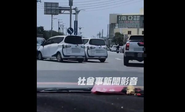 ▲▼雲林縣麥寮鄉光復南路140號前路口12日發生3車碰撞。（圖／翻攝自社會事新聞）