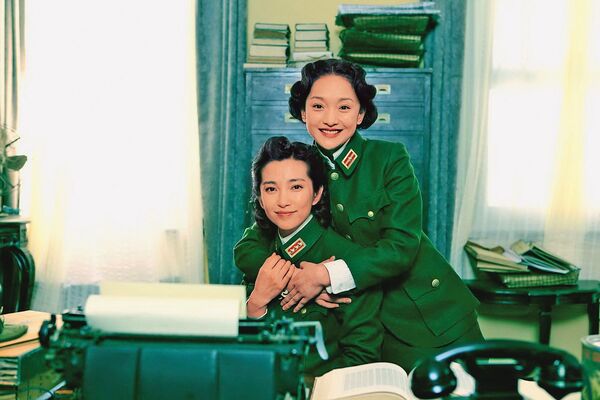 電影《風聲》由周迅（右）與李冰冰（左）兩位大花主演，口碑炸裂，李冰冰且憑本片於金馬封后。（東方IC）