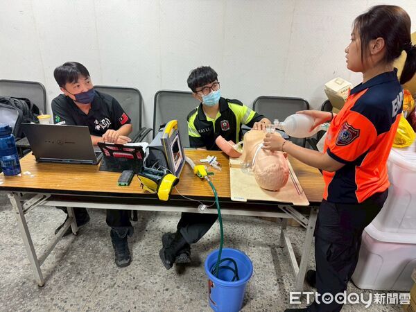 ▲台南市消防局第五大隊辦理EMT複訓課程，強化救護專業能力。（記者林東良翻攝，下同）