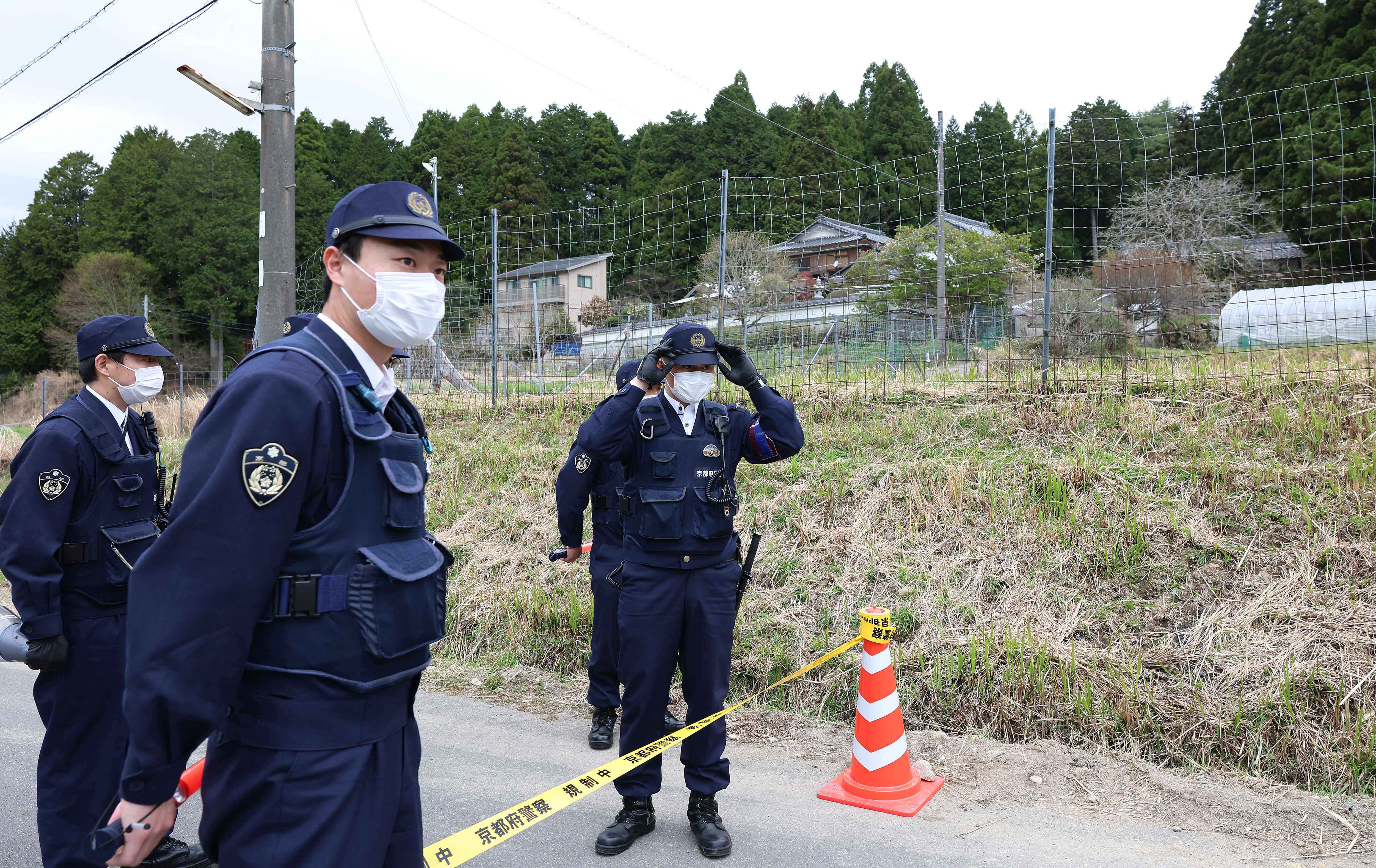 ▲▼京都府警方前往安達結希住處搜索，附近拉起封鎖線。（圖／達志影像／美聯社）