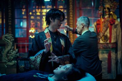 曹佑寧化身乩身!差3歲演母子「甜喊宇宙阿母」笑翻 《祭弒》百年城隍廟取景