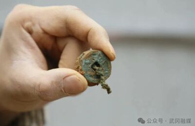 湖南工地挖出3噸古錢幣 表面佈滿綠鏽!最早可追溯至唐代開元通寶