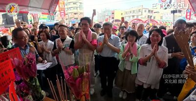 白沙屯媽祖進香!柯文哲、黃國昌「參拜過程」曝光 她一度被漏唸