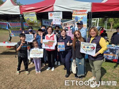 宣導交安屏警出招！掃碼好康機會多　還可拿千元安全帽