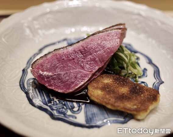 ▲黑蒜炭燒冬鴨。（圖／業者提供）
