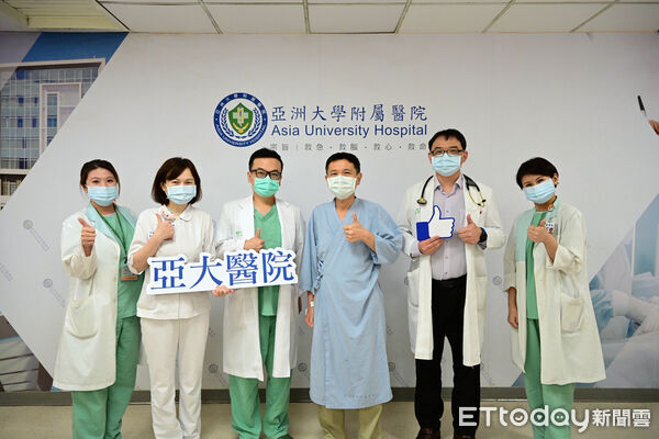 ▲醫療團隊啟動緊急心導管手術，在60分鐘內成功打通阻塞血管並置放支架搶命成功。（圖／記者游瓊華翻攝）
