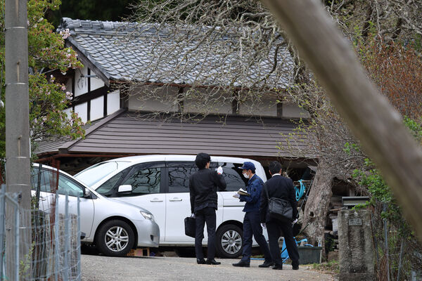 ▲▼日本京都府警方15日上午前往男童安達結希住處進行搜索，約談家屬。（圖／達志影像／美聯社）