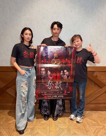 ▲《祭弒》監製曾禎、主演曹佑寧、林思宇回到電影拍攝地基隆出席特映活動。（圖／威視提供）