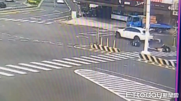 ▲▼台南毒駕女撞多車，3騎士受傷送醫。（圖／記者林東良翻攝）