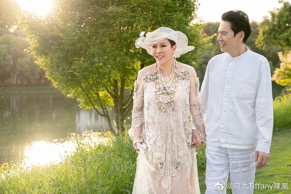 ▲▼向華強自爆「分房向太10多年」揭熟齡婚姻祕訣。（圖／翻攝自微博／向太Tiffany陳嵐）