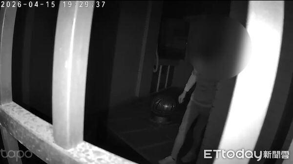 ▲▼ 闖陽台行竊觸動警報！31歲賊變蜘蛛人翻牆逃　躲民宅頂樓被警活捉。（圖／記者賴文萱翻攝）