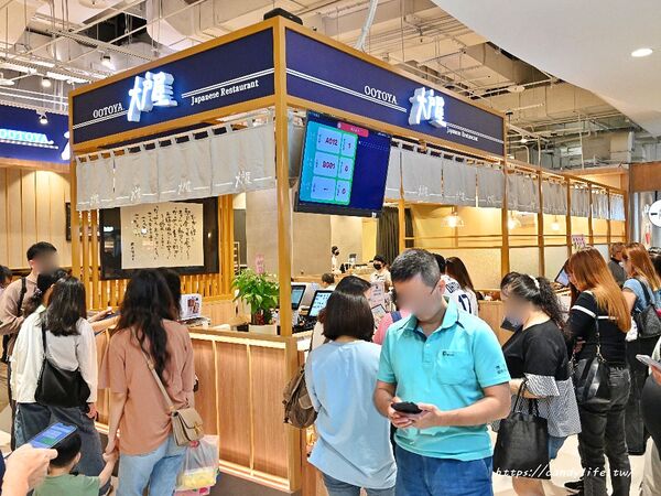 ▲▼台中漢神洲際購物廣場B1美食街。（圖／部落客陳小可的吃喝玩樂授權提供）