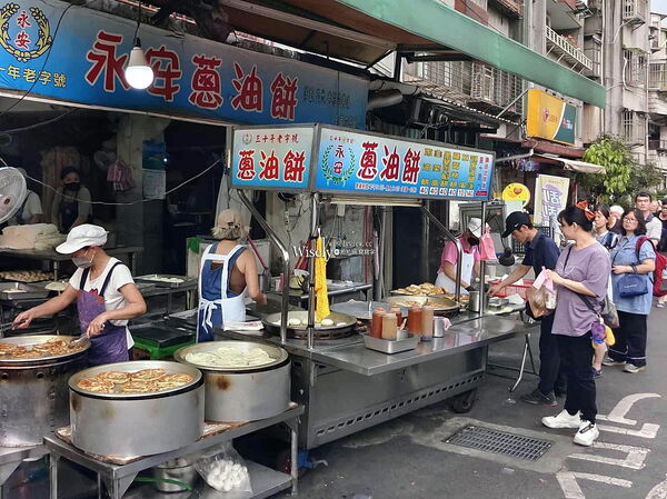 ▲▼10元現做麻糬_智光黃昏市場。（圖／WISELY`S 拍拍照寫寫字授權提供）