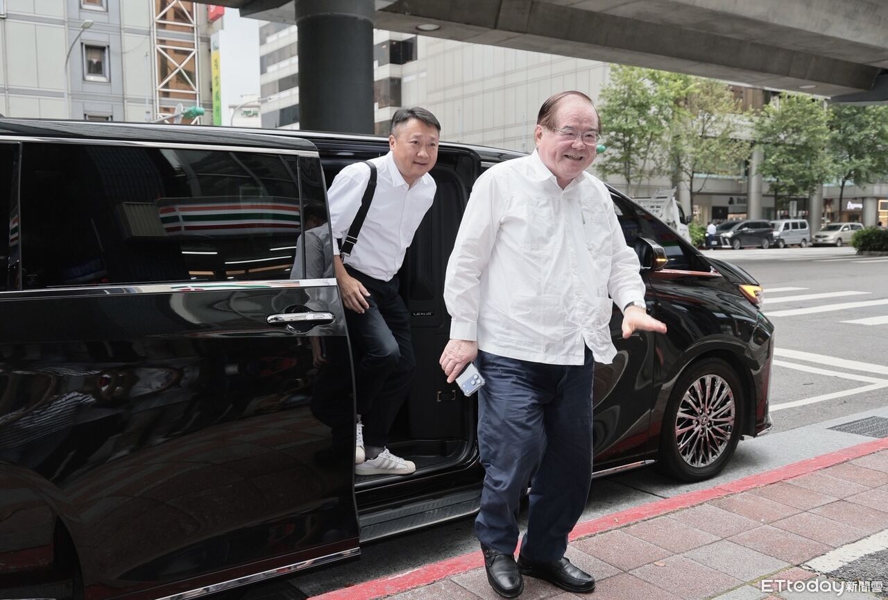 快訊/新北警副局長親自拜會!李乾龍仍拒報案:追蹤器已丟棄