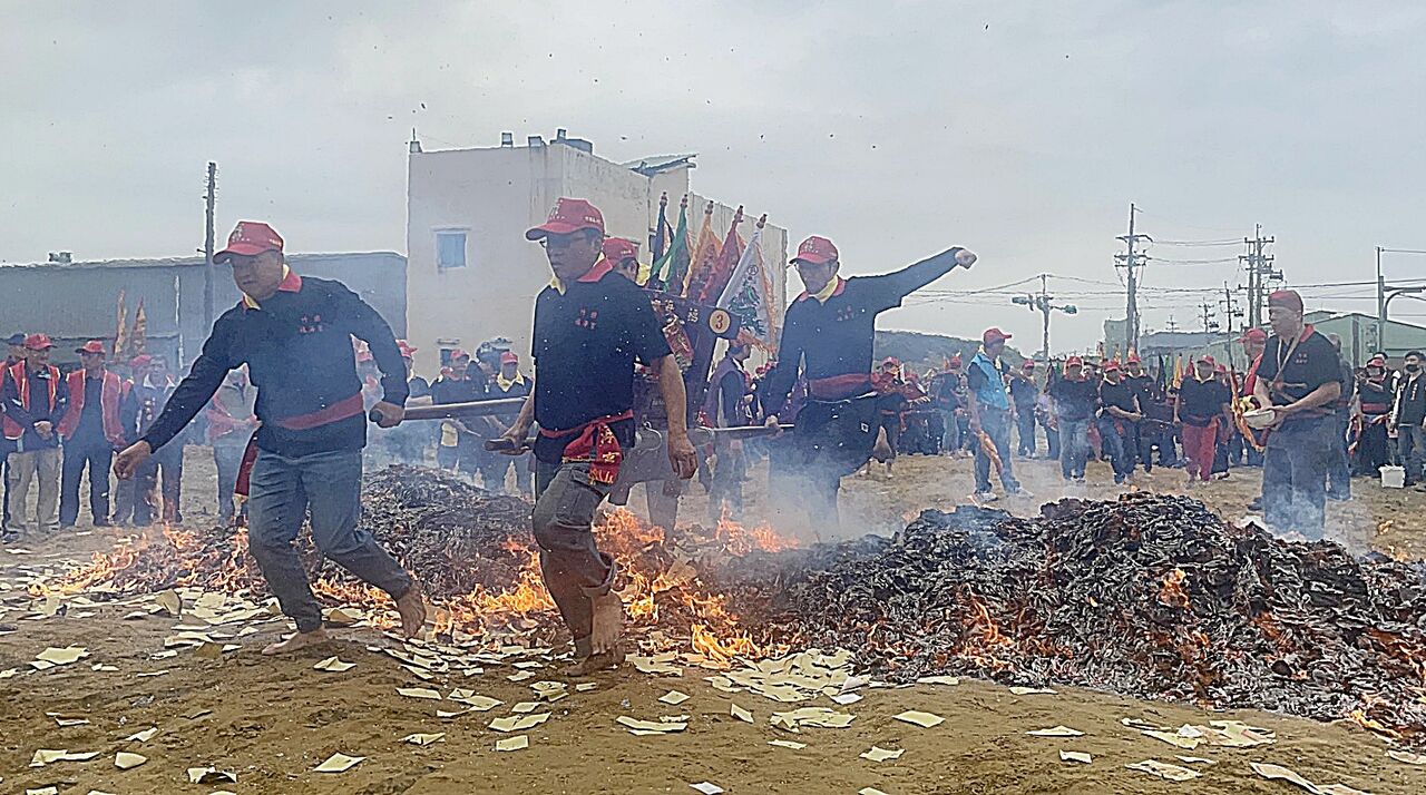 竹圍福海宮輔信王公誕辰慶典4/21登場 飛輦轎、神轎過火祈福