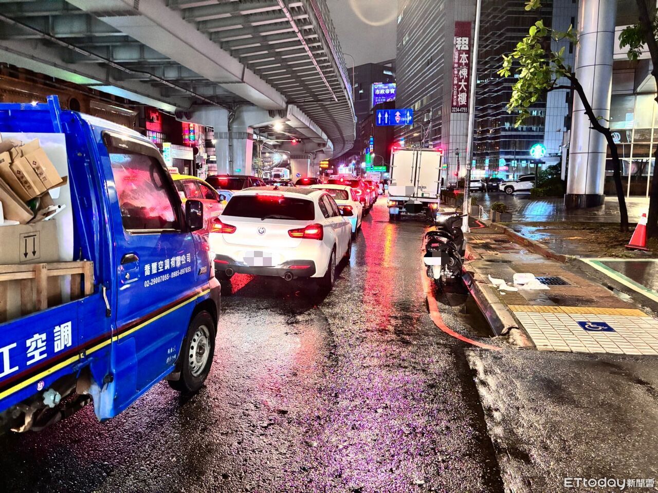 新北女騎士撞上「電熱水器」慘摔!雙腳擦挫傷送醫 求影像緝凶