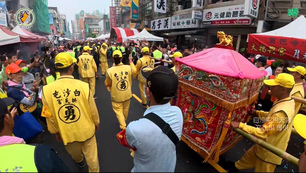 LIVE/白沙屯媽祖到了! 46萬香燈腳緊跟抵達北港朝天宮