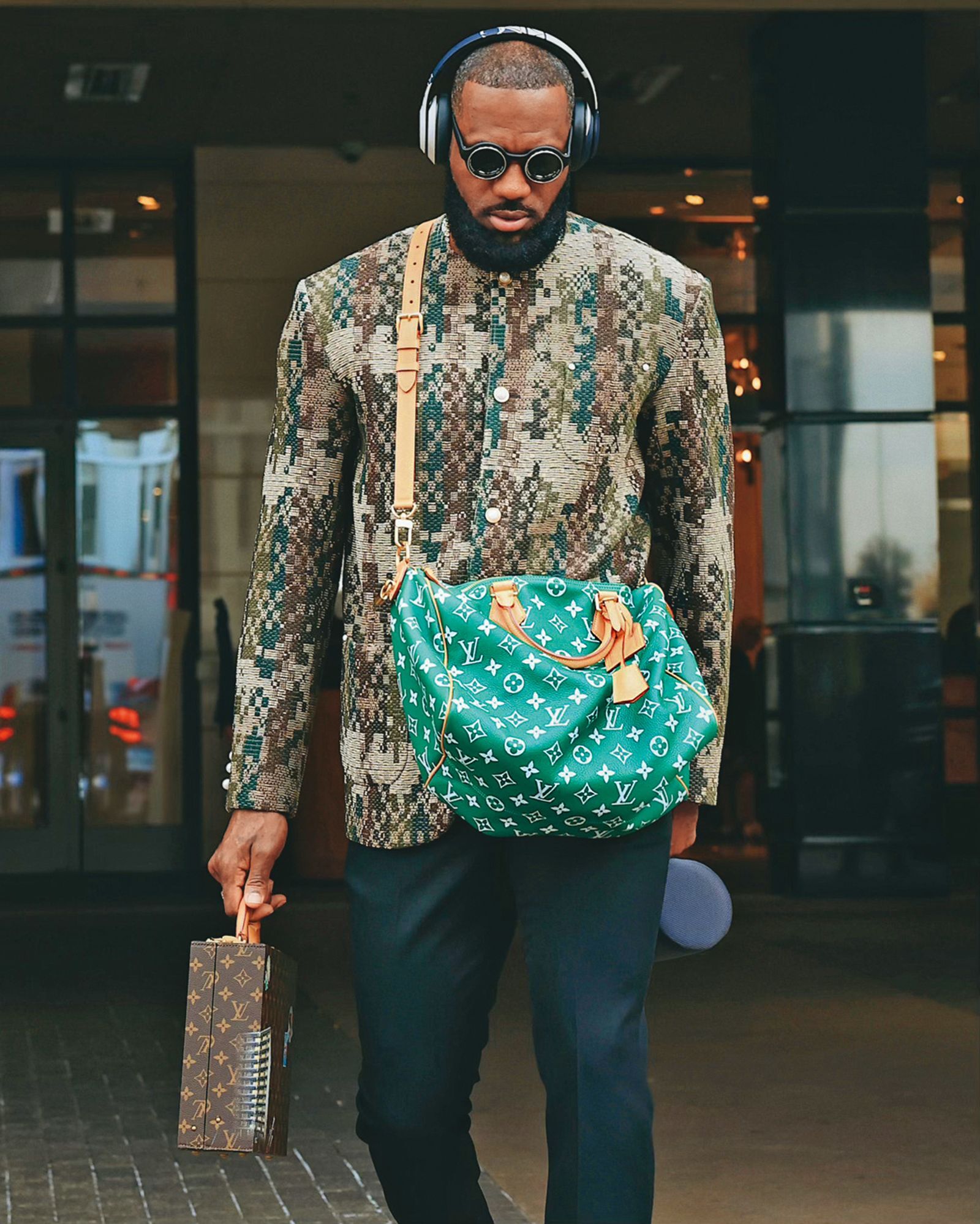 靚鑑賞／偶包放不開