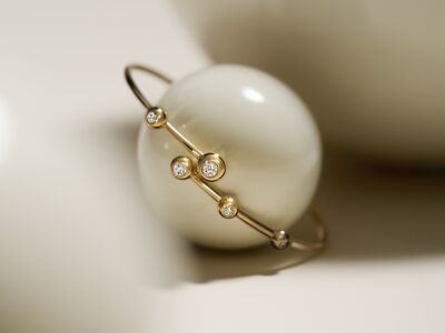 圓形曲線包裹耀眼美鑽　Hearts  On Fire時髦珠寶百搭