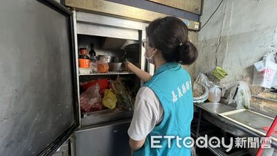 嘉義縣朴子市便當店餐點赫見蟑螂　衛生局稽查揪多項缺失