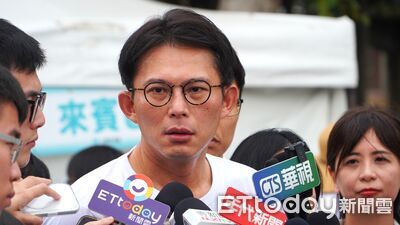 柯文哲被噴辣椒水　黃國昌回應了：停止仇恨暴力