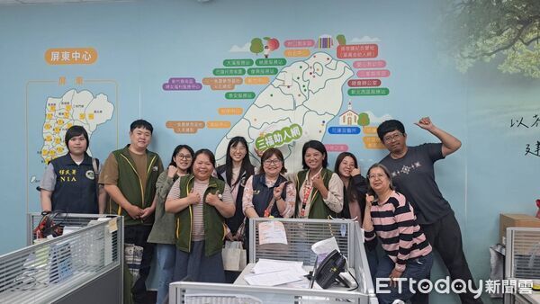 ▲東移民署行動列車開進東港。（圖／移民署屏東縣服務站提供）