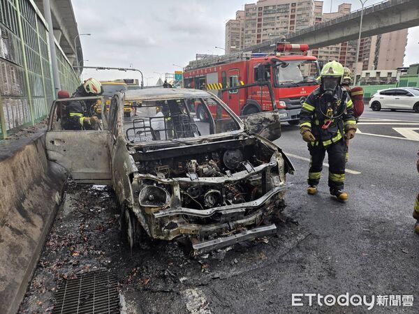 ▲▼國道1號南向五股段火燒車。（圖／記者陸運陞翻攝）
