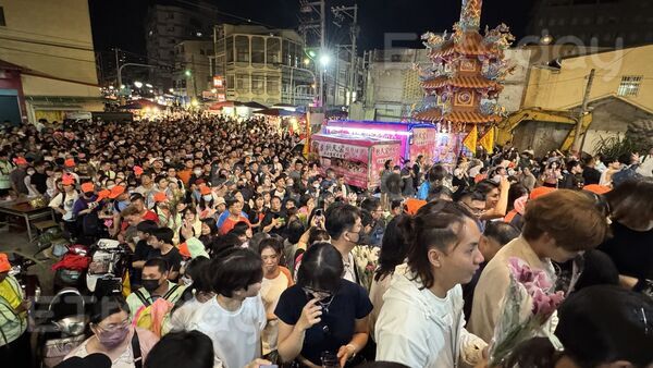 ▲▼白沙屯媽祖駐駕虎尾天后宮，香燈腳搭帳篷入睡 。（圖／記者陳以昇攝）