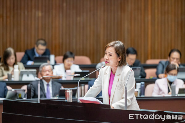 ▲▼拒絕職場霸凌！柯志恩喊讓高雄變反霸凌之都。（圖／記者賴文萱翻攝）