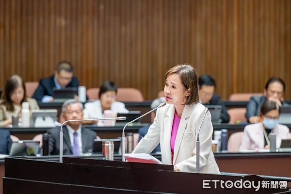 ▲▼拒絕職場霸凌！柯志恩喊讓高雄變反霸凌之都。（圖／記者賴文萱翻攝）