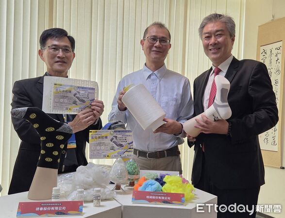 ▲南台灣紡織研發聯盟成立20周年，舉辦會員大會展示產業轉型成果。（記者林東良翻攝，下同）