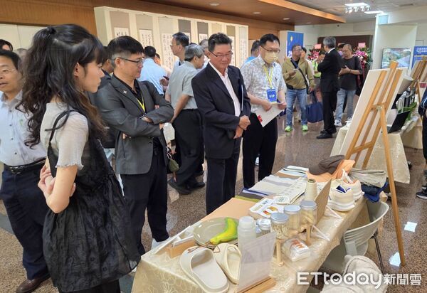 ▲南台灣紡織研發聯盟成立20周年，舉辦會員大會展示產業轉型成果。（記者林東良翻攝，下同）
