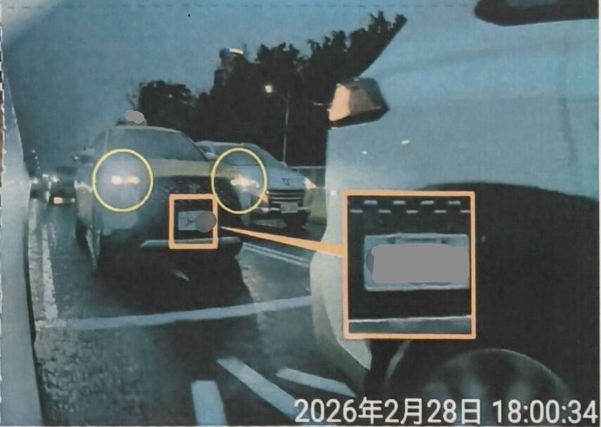 ▲▼運將被罰未開大燈！一看「檢舉照」怒轟搶劫　警方認錯了。（圖／爆料公社）