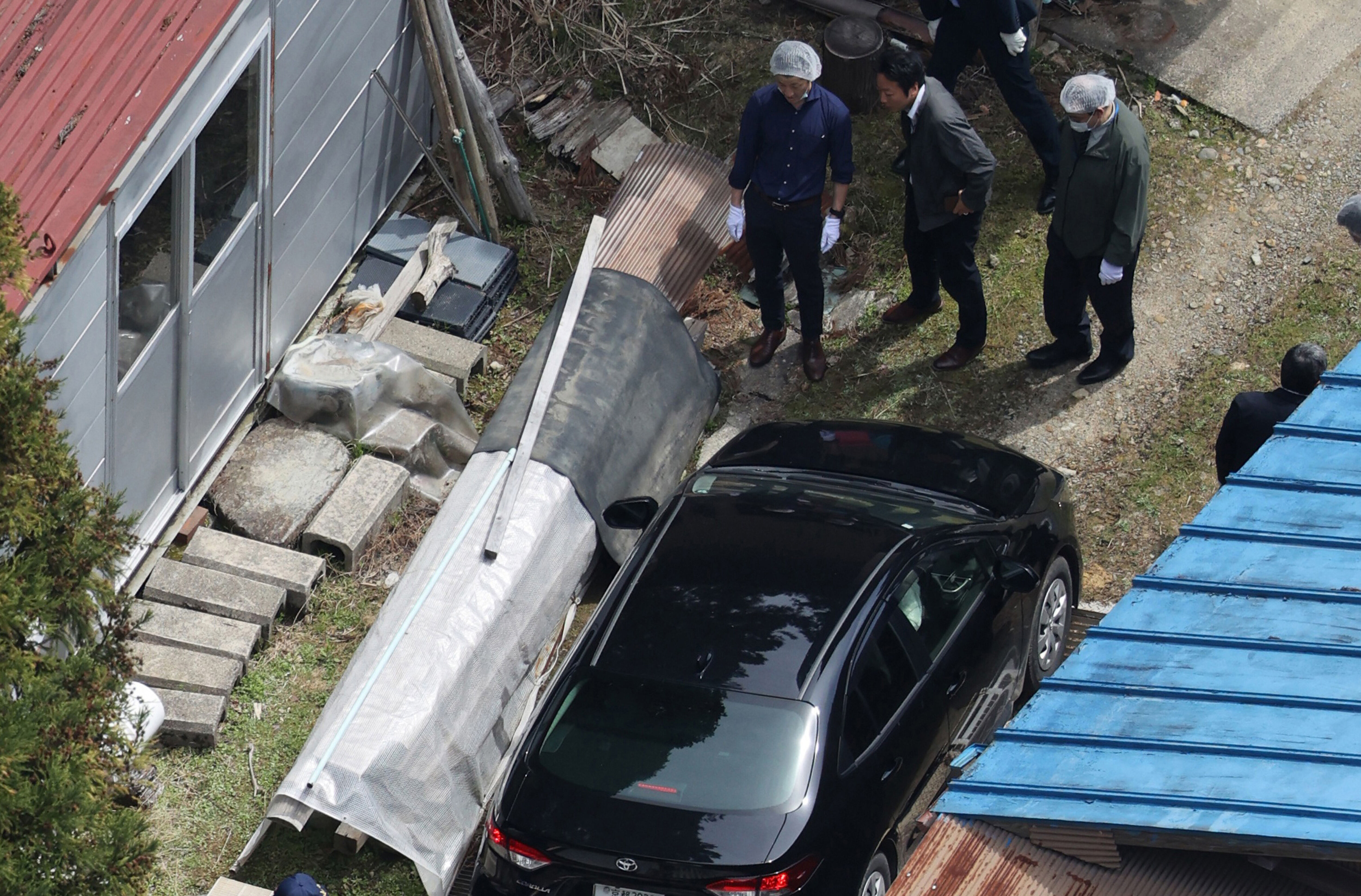 ▲▼安達優季開著黑色轎車，載送繼子結希前往學校後殘忍殺害，警方17日至住處查扣該輛車。（圖／達志影像／美聯社）