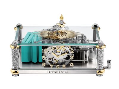 風Luxury／Tiffany座鐘鑽石鳥兒在鳴唱　玻璃盒設計秀精巧內在