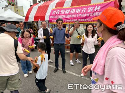 白沙屯媽祖進香應援！徐國勇、劉建國補給香蕉送暖