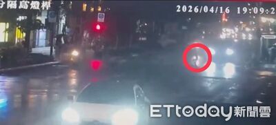 逛台大商圈闖紅燈！嬤慘被商務車撞死　愛孫目擊：我來不及拉