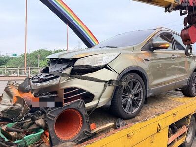 國1驚魂！貨車變換車道釀禍　「硬切」撞內側轎車