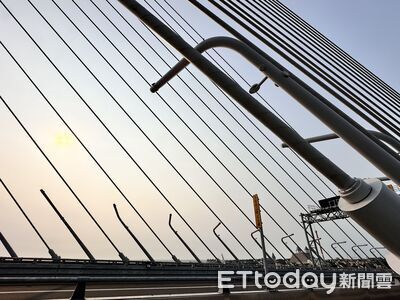 淡江大橋「大燈」狂搖　釣出施工成員親解