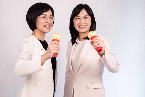 ▲▼民進黨新北市長參選人、立委蘇巧慧15日、16日連續兩天率領民進黨新北市議員參選人拍攝合體定裝照。（圖／蘇巧慧辦公室提供）