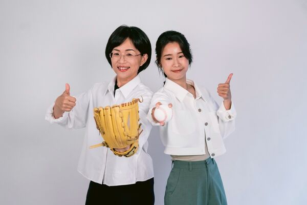 ▲▼民進黨新北市長參選人、立委蘇巧慧15日、16日連續兩天率領民進黨新北市議員參選人拍攝合體定裝照。（圖／蘇巧慧辦公室提供）