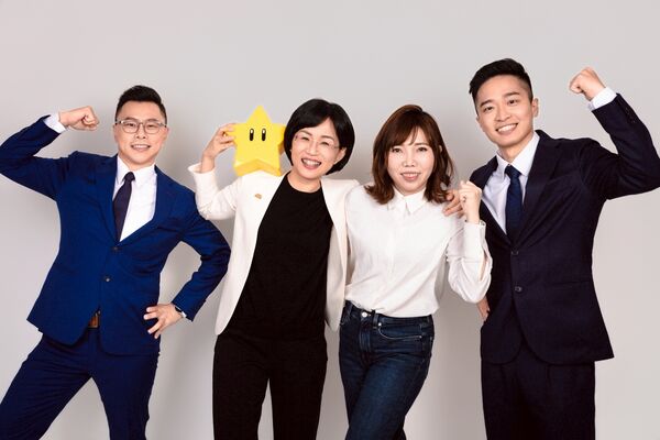 ▲▼民進黨新北市長參選人、立委蘇巧慧15日、16日連續兩天率領民進黨新北市議員參選人拍攝合體定裝照。（圖／蘇巧慧辦公室提供）
