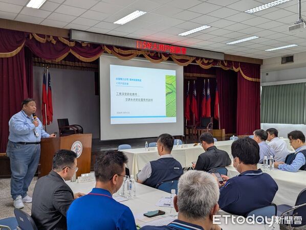 ▲台電雲林區營業處舉辦大用戶座談會，近百家企業代表出席交流節能與用電管理經驗。（圖／記者游瓊華翻攝）