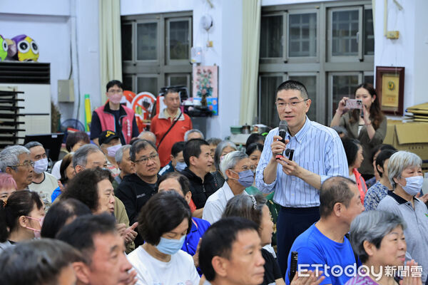 ▲基隆市政說明會傾聽民意 謝國樑面對面與市民談施政。（圖／記者郭世賢翻攝）
