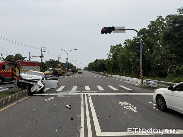 ▲崁頂鄉屏187線與屏68線路口車禍。（圖／記者陳崑福翻攝）