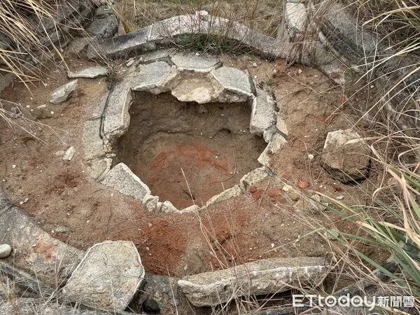 ▲▼▲金門縣定古蹟「陳顯墓」遭盜挖，金門地檢署聲請羈押獲准。（圖／記者鄭逢時攝）