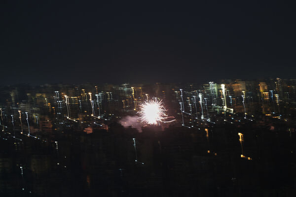 ▲▼以色列與黎巴嫩停火10天，黎巴嫩首都貝魯特（Beirut）民眾放煙火慶祝。（圖／達志影像／美聯社）