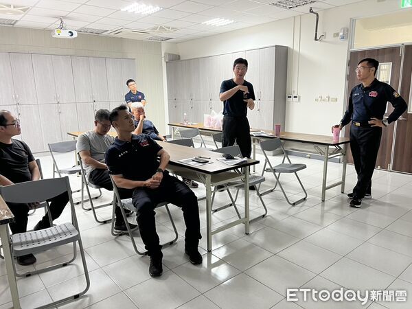 ▲四草大橋發生搜溺案件，消防與海巡協調強化聯合搜索。（記者林東良翻攝，下同）