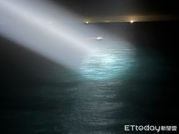 ▲基隆漁船火警，張姓船長失聯，海巡搜救中。（圖／記者郭世賢翻攝，下同）