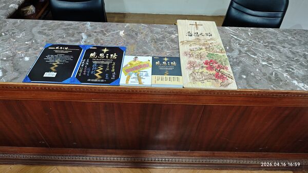 ▲阿凱送書王令麟　背後原因曝光：最感謝一路扶持。（圖／阿凱提供）